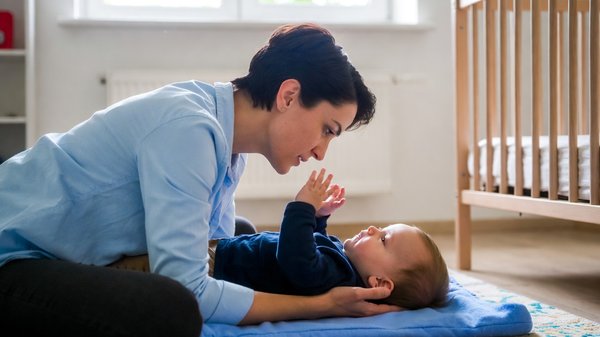 Formation auxiliaire de puériculture : tout savoir pour débuter rapidement